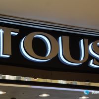 3d led backlit signs with mirror polished stainless steel letter shell and visible thickness acrylic back panel for tous
